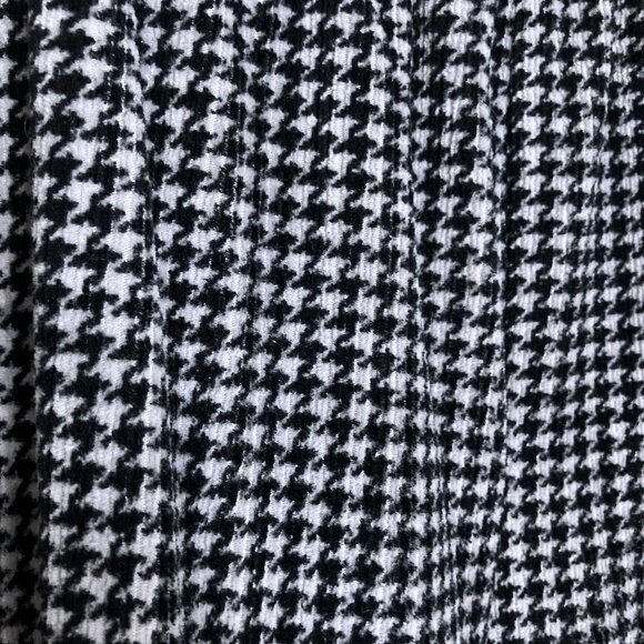 Lands' End Petites Medium Houndstooth Sport Knit High-Rise Corduroy Pull-On Pant - Picture 2 of 6